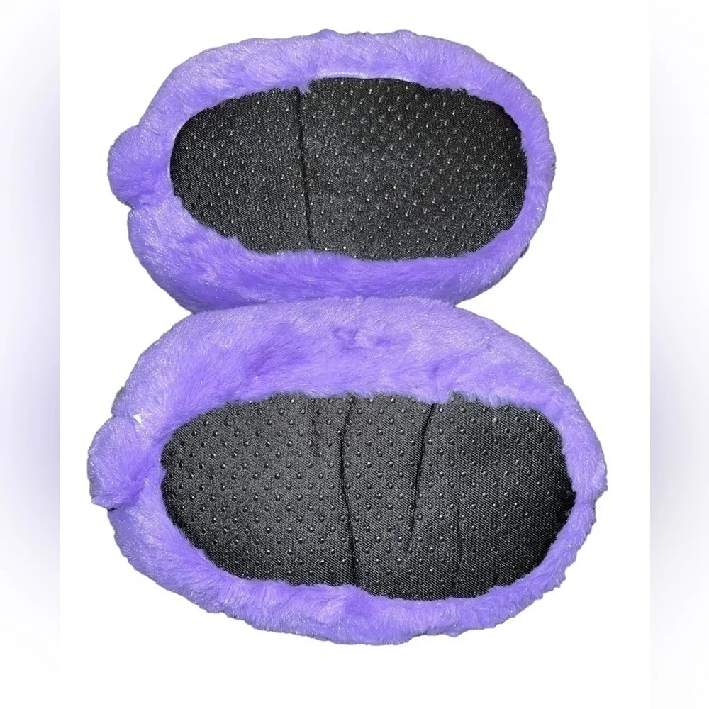 PLUSH teddy bear slippers. Lavender. NWOT. Approximately 5-6 little girls